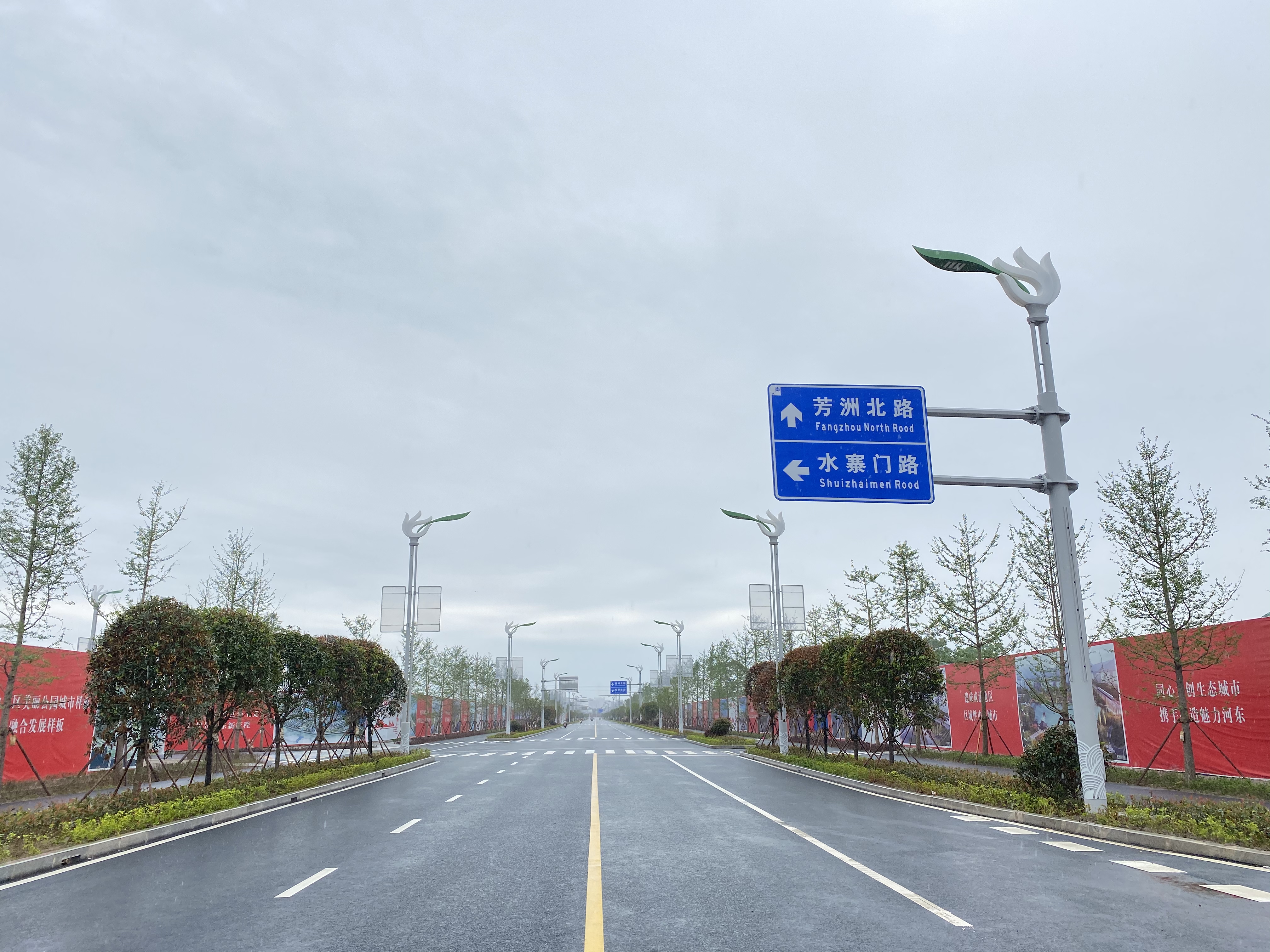 智慧路燈標(biāo)準(zhǔn)答案——遂寧首條多桿合一智慧景觀(guān)路燈示范段！
